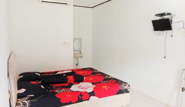 Hotel O Penginapan Putri Asih Sawarna