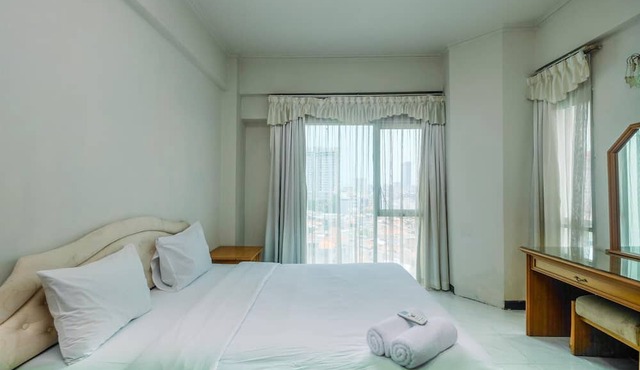 Homey and Spacious 3BR Kondominium Juanda Apartment