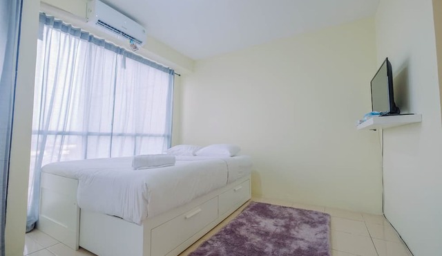 Tifolia Studio Apartment with Double Bed near LRT Station