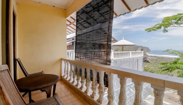 Adinda Beach Hotel and Villa