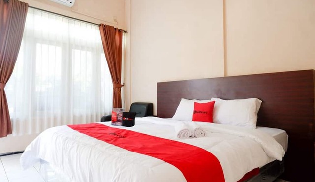 RedDoorz Plus near Stadion Wijaya Kusuma in Cilacap