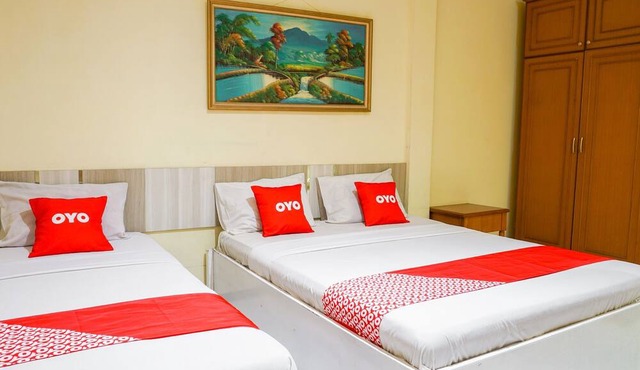 OYO 2085 Chrysanta Hotel
