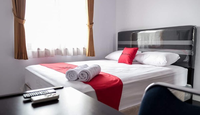 RedDoorz near Supermall Karawaci 2 in Curug