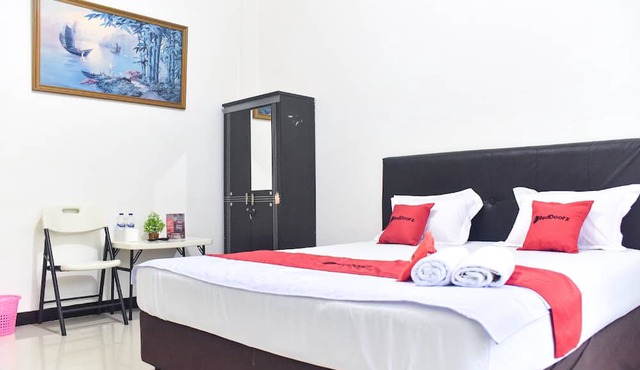 RedDoorz near Sultan Hasanuddin Airport 2 in Marusu