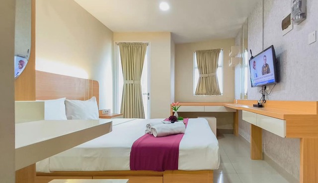 Comfy Modern Look Studio Room At Apartment Grand Dharmahusada Lagoon