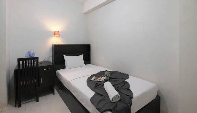 Homelike And Minimalist 2Br At Apartment Pinewood