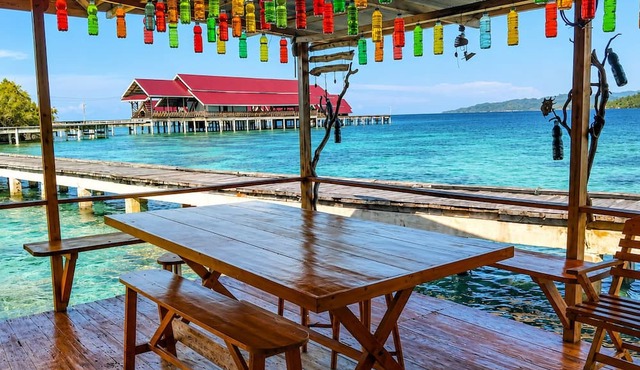 Nur Homestay Mini Resto and Souvenir in Papan Island