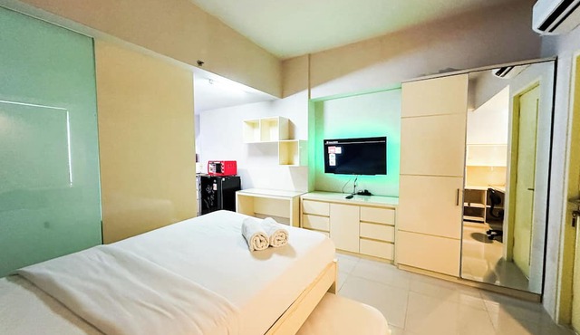Modern Studio Near Petra Christian University At The Square Surabaya Apartment
