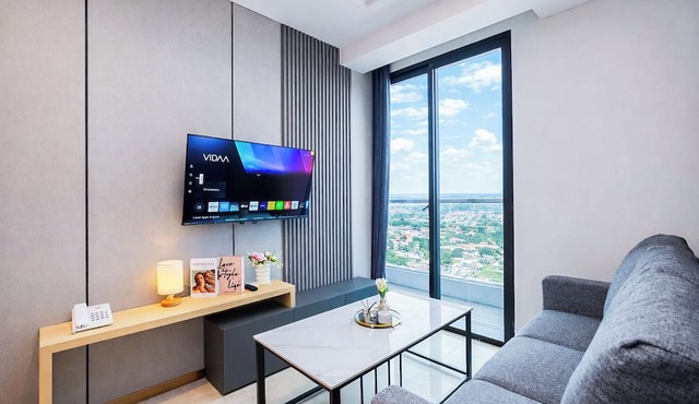 Comfy 2Br With City View At Capitol Suites Apartment