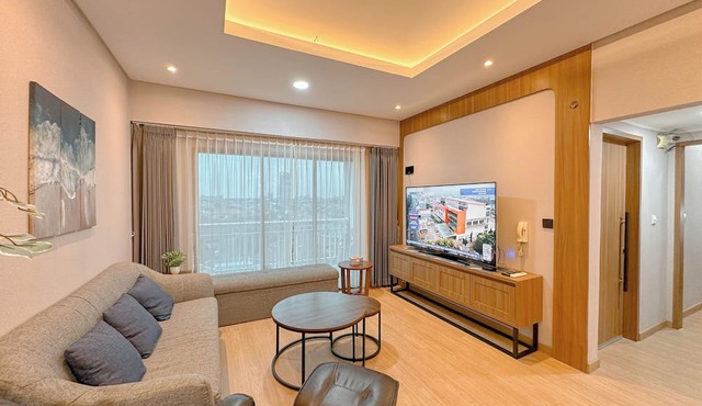 Modern Look With Wooden Accent 3Br At Kondominium Puncak Marina Apartment