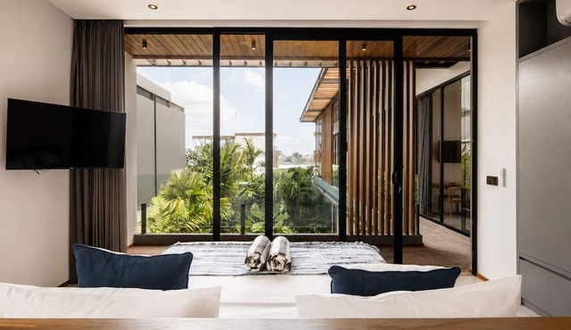 Elegant 5BR Villa Retreat Steps From Canggu Beach in Munggu
