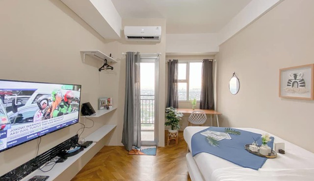 Relaxing Studio Apartment At Transpark Juanda Bekasi Timur