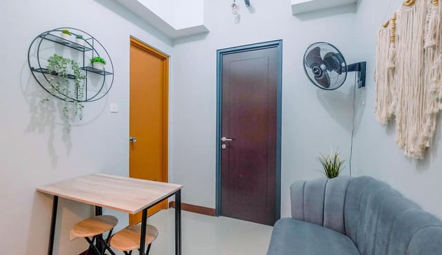 Comfort 1Br At Royal Heights Apartment