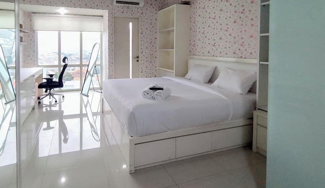 Comfy and Warm Studio at The Square Surabaya Apartment