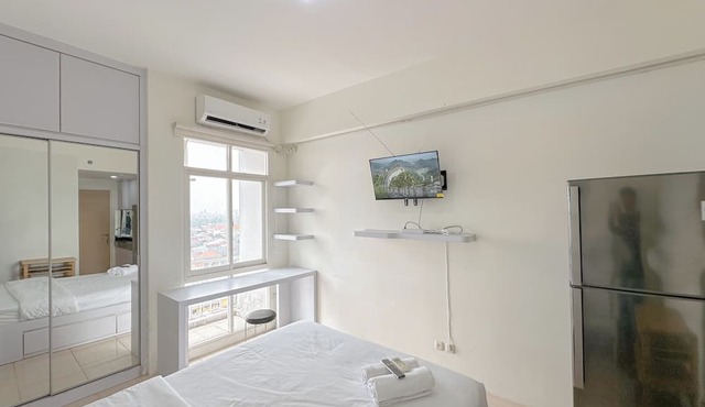 Comfortable Stay and Good Place Studio at Bale Hinggil Apartment