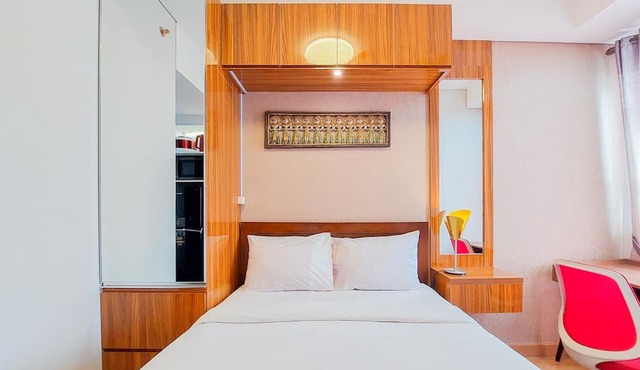 Homey And Relaxing Studio Transpark Bintaro Apartment in South Tangerang