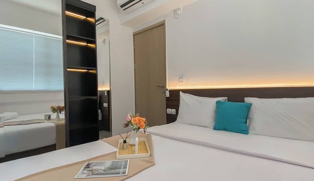 Homey And Modern Look 3Br At Meikarta With Balcon Apartment