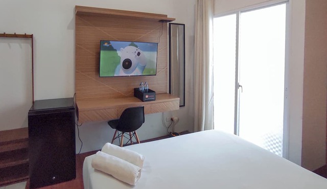 Homey Studio With Easy Pool Access Apartment At Suncity Residence