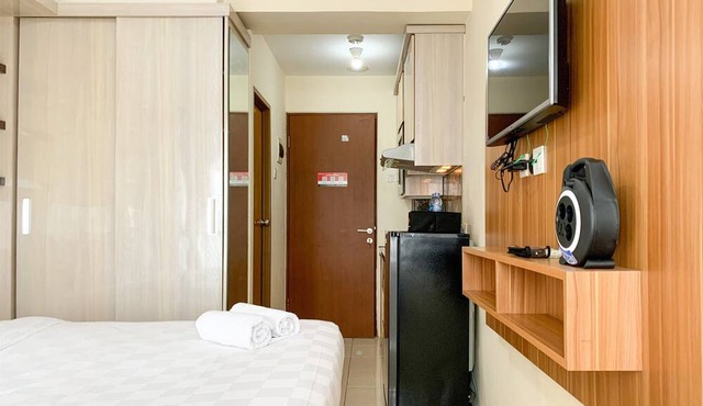 Modern Look And Comfy Studio Tifolia Apartment