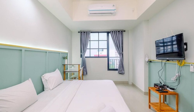 Minimalist Studio Apartment At Evenciio Margonda in Depok