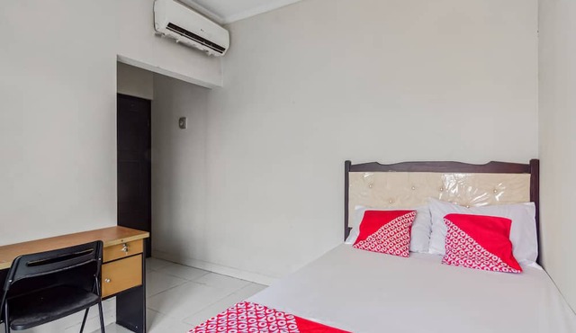 OYO 93500 Rizki Residence TOS Syariah Near PT Bank KB Bukopin Tbk