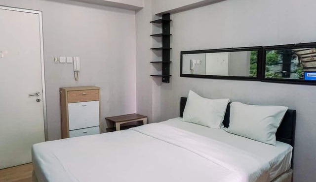 Warm And Cozy Stay Studio Green Bay Pluit Apartment