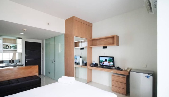 Best Choice And Homey Studio At The Square Apartment