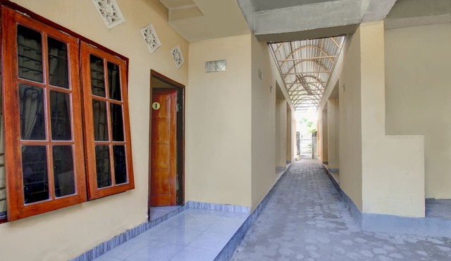 OYO Life 92846 Kost Putra Griya Eka