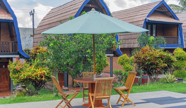 Green orry inn cafe & cottages in Tetebatu
