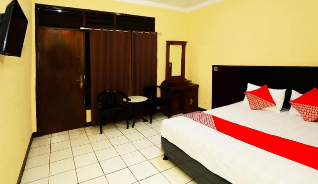 OYO 93136 Hotel Santo Djaya 2