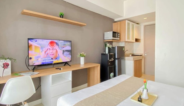 Warm And Minimalist Studio Apartment Vasanta Innopark in Cikarang