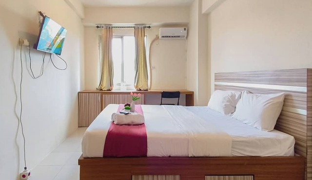 Restful And Warm Studio At Apartment Menara Rungkut