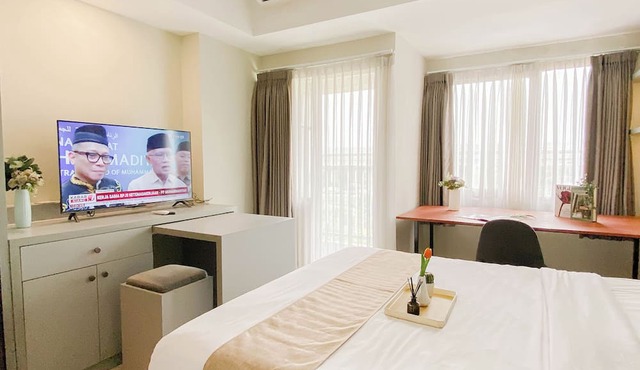Relaxing Studio Apartment At Lrt City Jatibening