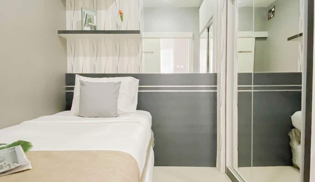 Lovely Urban Living In 2Br At Apartment Green Pramuka City