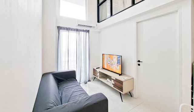 Convenient 3Br Loft With Modern Style At Kingland Avenue Apartment