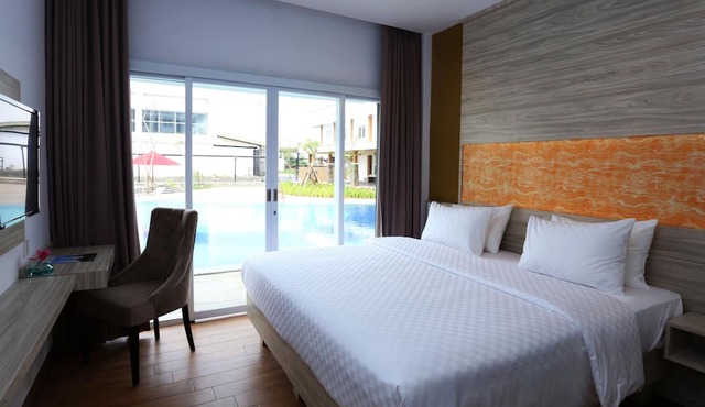 Front One Akshaya Hotel Karawang