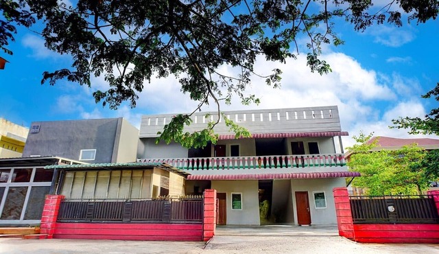 Luxury Deluxe DBL Retreat W/Free WiFi and Parking in Medan
