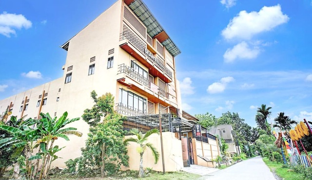 Luxury Twin Stay with Free WiFi and Parking in Medan