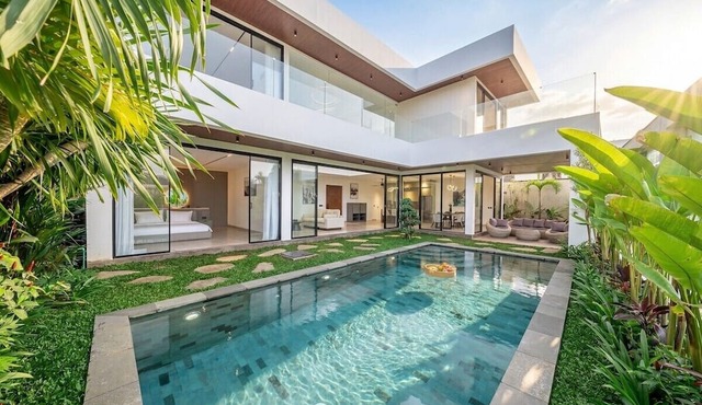 Luxe Jungle 4BR in the Heart of Ubud w Pool, Patio in Gianyar Regency