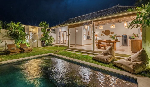 1BR Romantic Getaway in Ubud, Villa Lojo with Private Pool in Gianyar