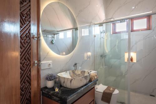 Luxury 4BR Villa with Private Pool Near Lovina Beach in Lovina