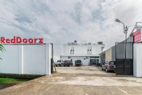 RedDoorz near OPI Mall Palembang 2 in Palembang