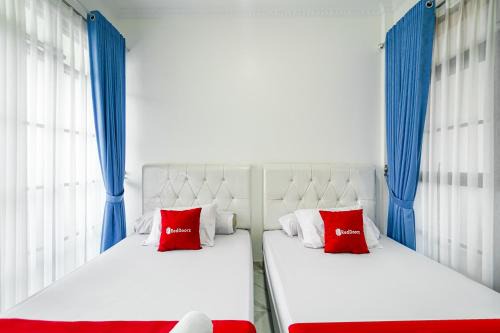 RedDoorz Syariah near Sukabumi City Station 2