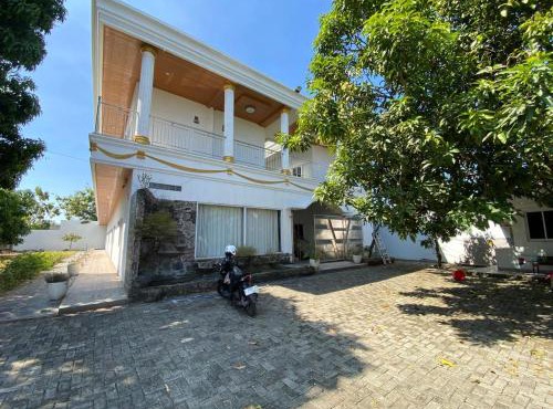 Hotel O near Mitra Plumbon Hospital formerly Guesthouse Pondok JK in Cirebon