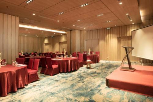 Louis Kienne Suites Cikarang