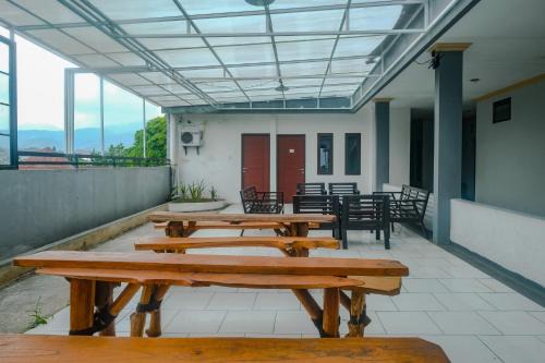Urbanview The Halona near Jawa Timur Park 4 in Batu