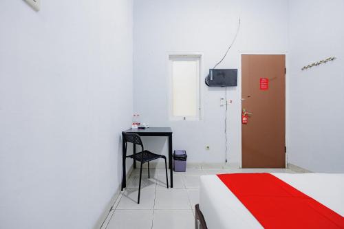 RedDoorz at Victory Homestay Karawaci in Tangerang