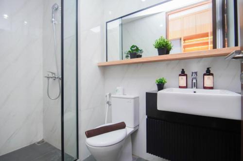 Great Location Studio at The Newton Ciputra World 2 Apartment By Travelio