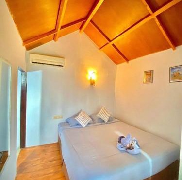 Poetri Bungalow standart room in Mantaak