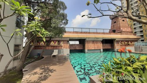 Modern Look and Homey 2BR at Great Western Resort Apartment By Travelio